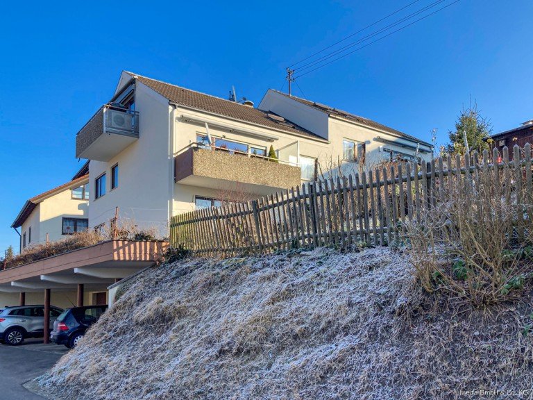 Hausansicht Kernen im Remstal Dachgeschosswohnung PROVISIONSFREI ! Genie�en Sie die Sonne mit wundersch�nem Ausblick