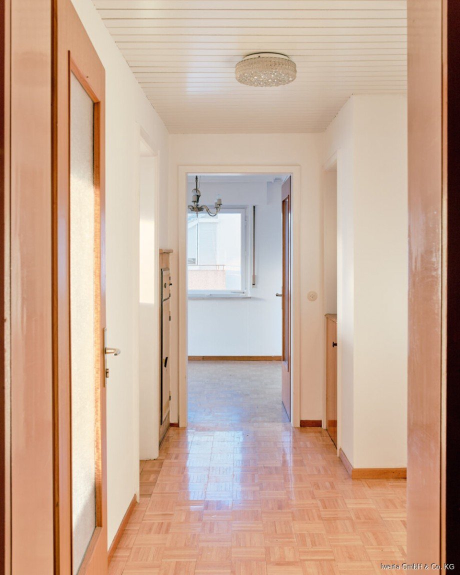Flur OG Zweifamilienhaus Sersheim