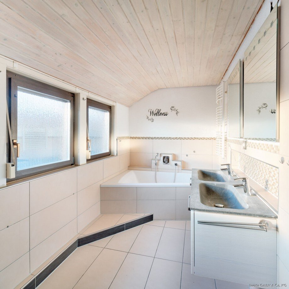 Bad DG Doppelhaush�lfte Berglen / Rettersburg