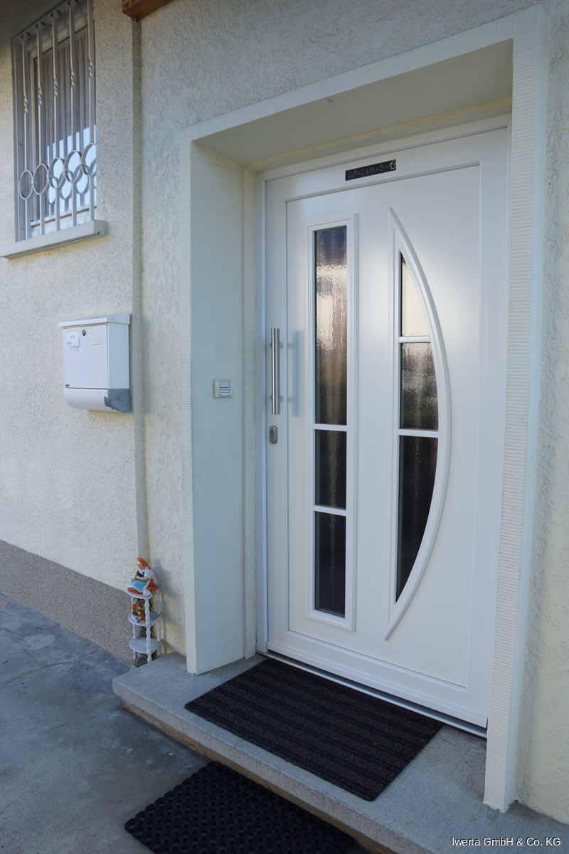 Hauseingang Zweifamilienhaus Urbach