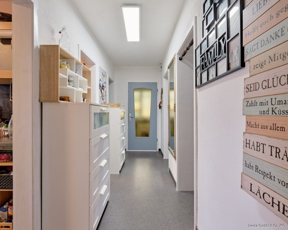 Flur OG Zweifamilienhaus Pl�derhausen