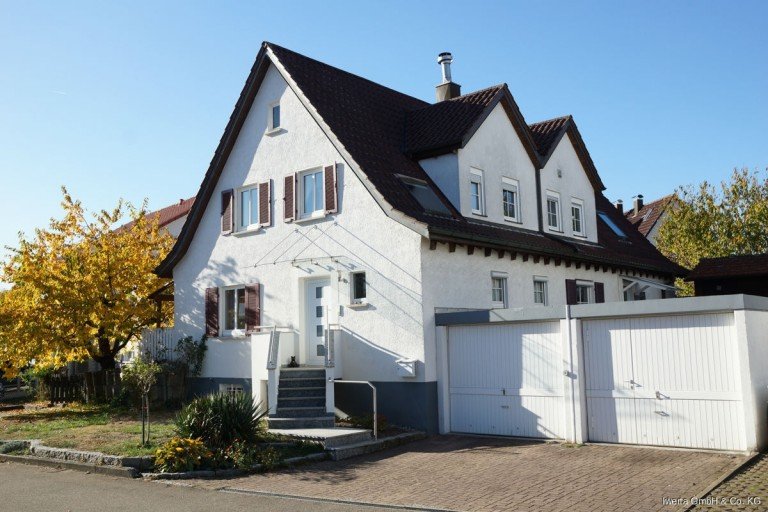 Hausansicht Urbach Zweifamilienhaus Ruhig gelegenes Zweifamilienhaus mit viel Platz zum Wohlf�hlen.