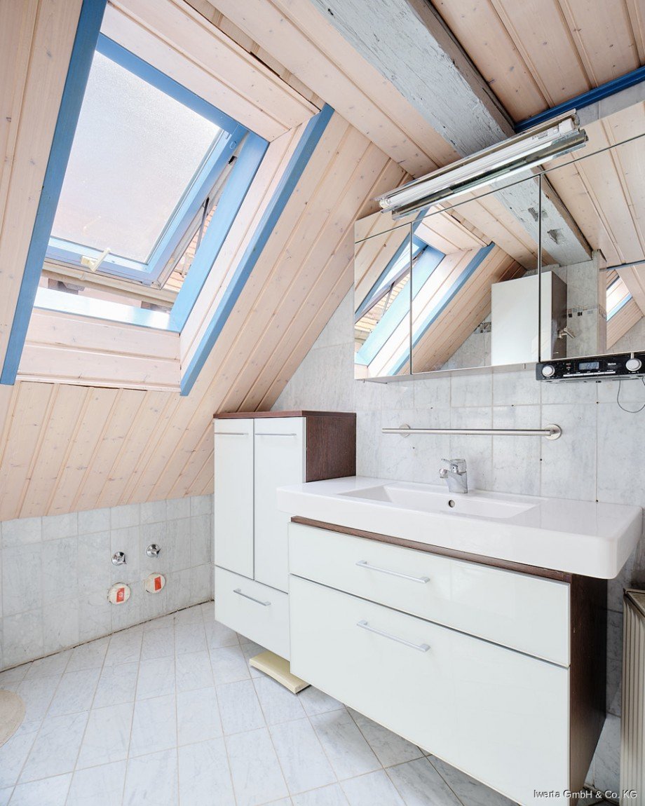 Badezimmer DG Zweifamilienhaus Markgr�ningen