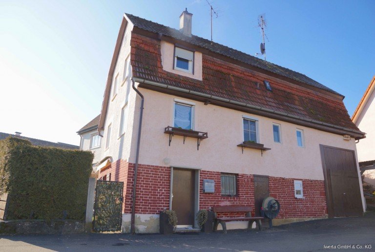 Hausansicht Schorndorf Einfamilienhaus Haus mit Geschichte sucht Handwerkerfamilie