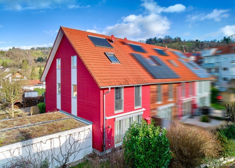 Hausansicht Urbach Reihenendhaus Aktiv sein und passiv wohnen