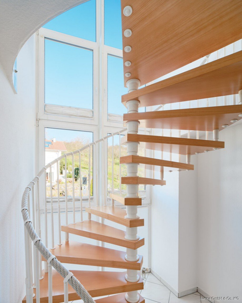 Treppenaufgang Dachgeschosswohnung Pl�derhausen