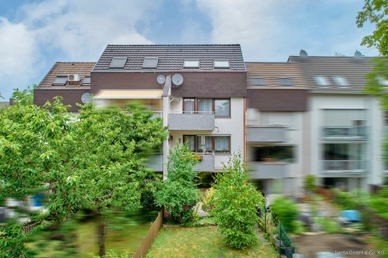 Au�enansicht Fellbach / Oeffingen Reihenmittelhaus Sch�nes, gro�es Familienhaus - wie es in der Reihe steht