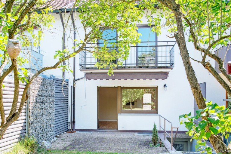Terrasse Pl�derhausen Reihenhaus Tanzt aus der Reihe | modern, viel Garten, familienfreundlich