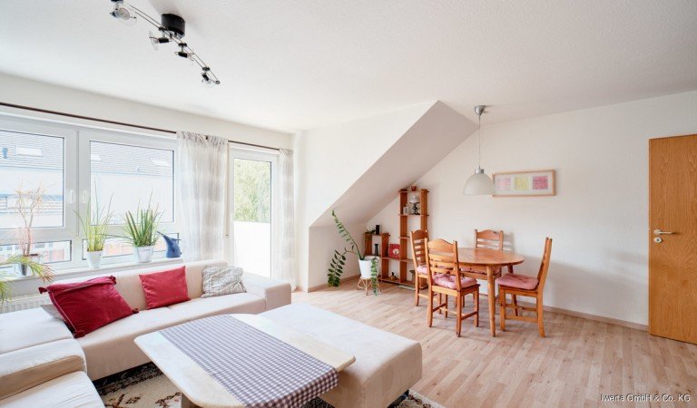 Wohn- und Essbereich Schorndorf-Weiler Dachgeschosswohnung Liegt an der Natur und an Ihnen