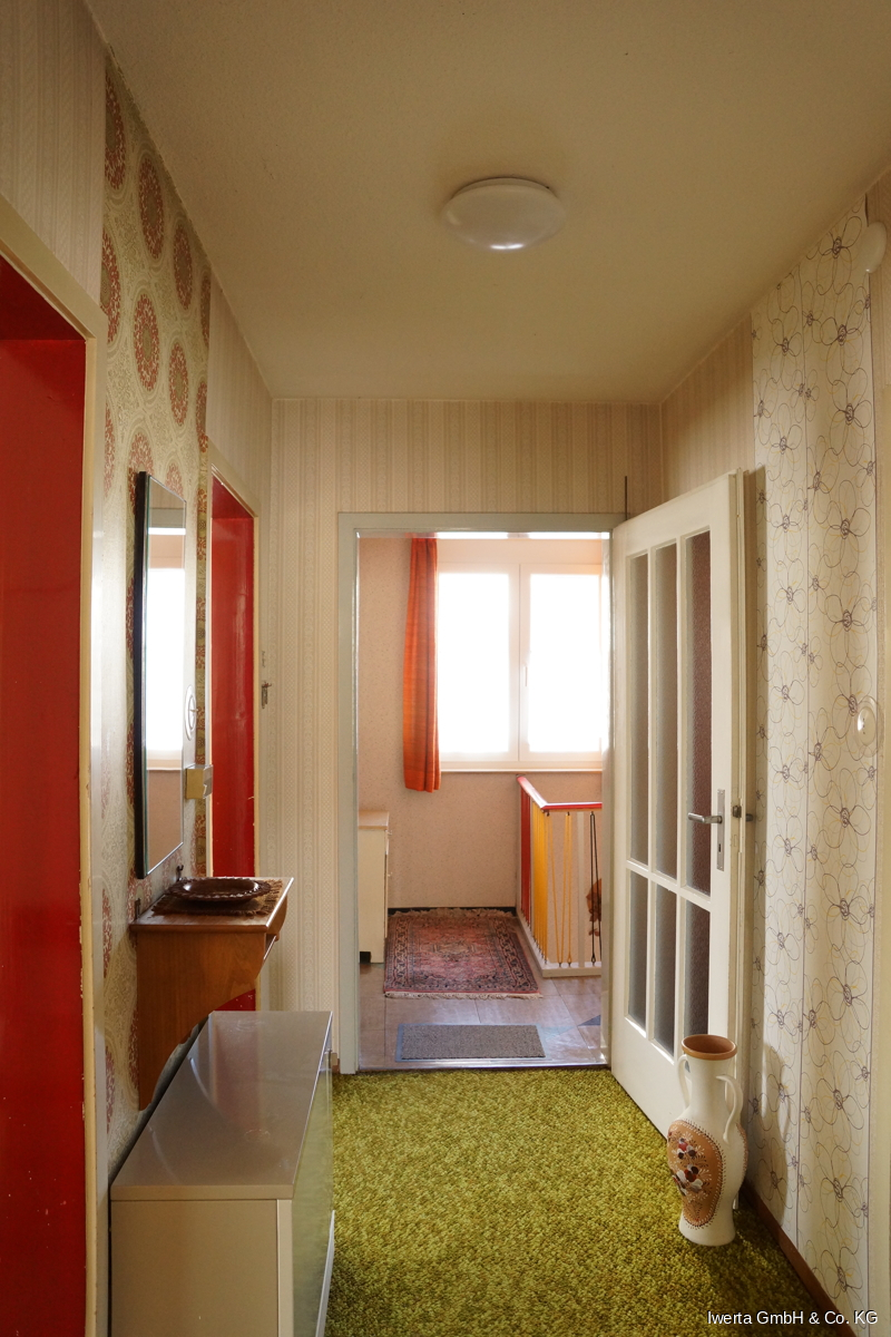 Flur DG Zweifamilienhaus Urbach