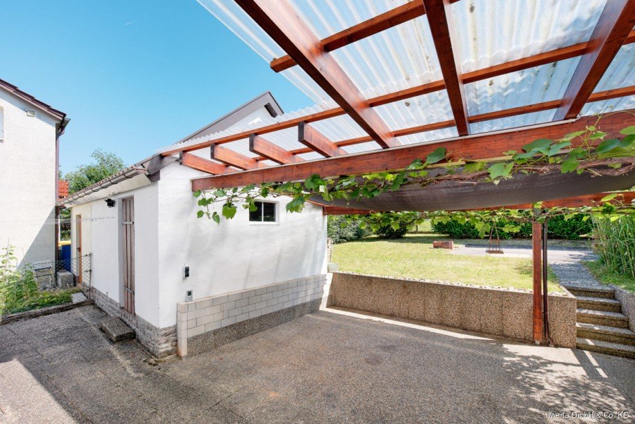 Vorplatz Zweifamilienhaus Pl�derhausen