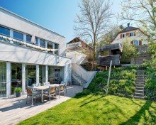Blick auf die Terrasse In Perfektion - Design trifft Natur