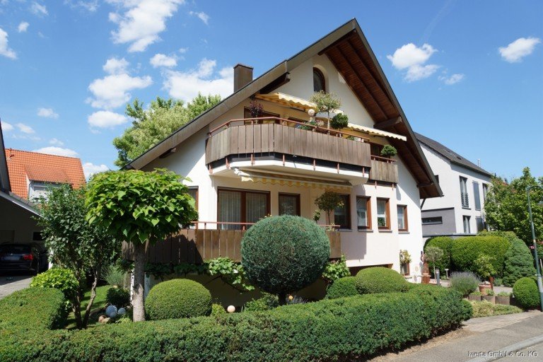 Hausansicht Winterbach Zweifamilienhaus Ruhiges, gepflegtes Mehrgenerationenhaus in naturnaher Lage