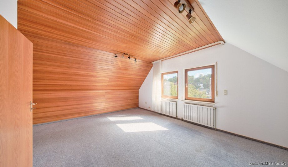 Wohn-/Schlafzimmer DG Zweifamilienhaus Winterbach